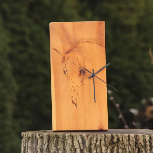 Zegar drewniany z koniem