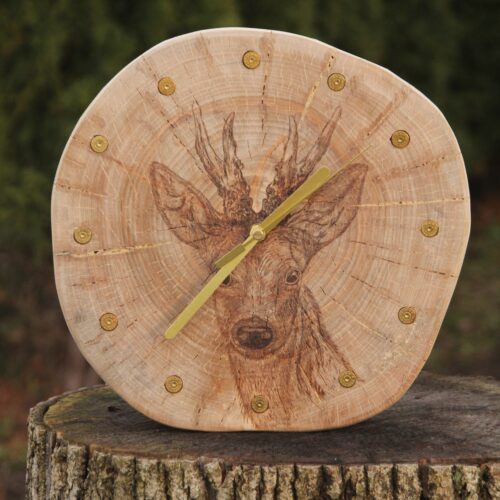 Zegar drewniany z kozłem