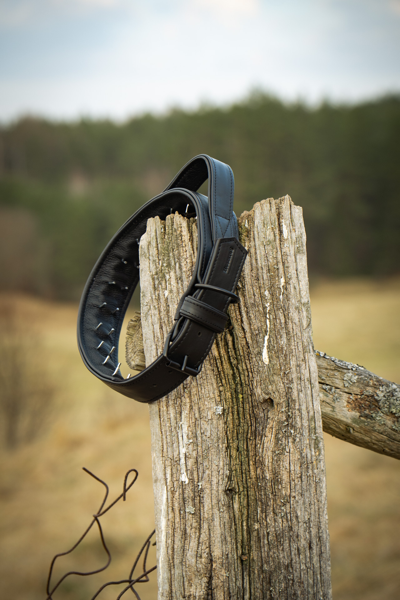 skórzana obroża z ukrytą kolczatką i firmy HUBERTUS