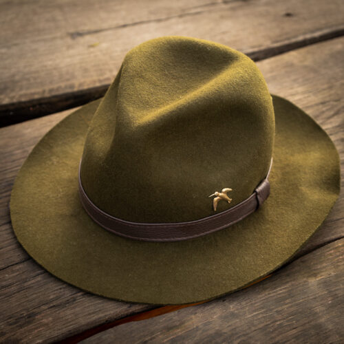 Przypinka do kapelusza myśliwskiego z motywem słomki