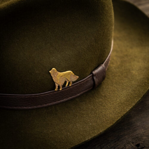 Przypinka mosiężna – golden retriver