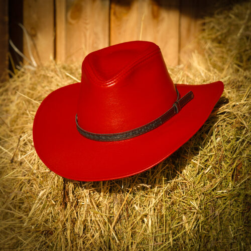 Czerwony kapelusz kowbojski