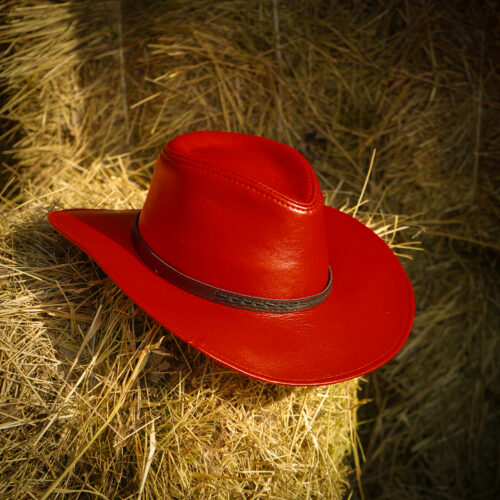 Czerwony kapelusz kowbojski
